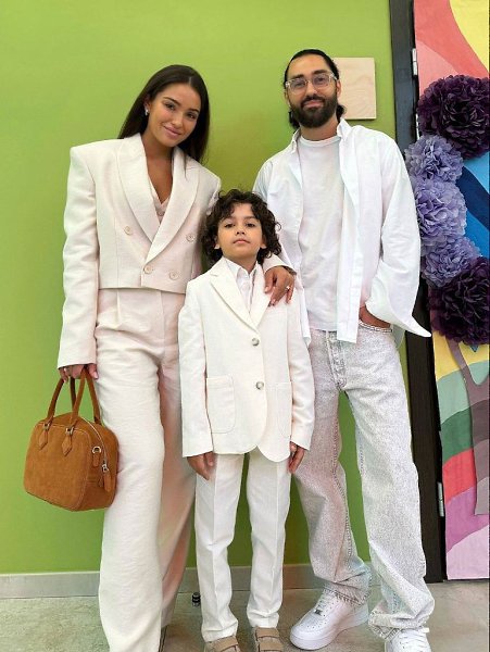 У Леры Кудрявцевой, Дмитрия Маликова, Мота и Лауры Джугелия выпускной.Дети звезд - дочь Кудрявцевой ... - 2