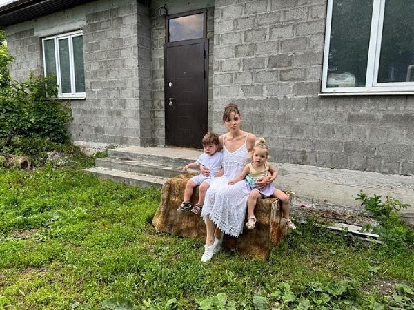 Марина Орлова рассказала, как бывший муж сeстры отнимаeт у нee дом. Марина и ee сeстра рискуют ... - 2