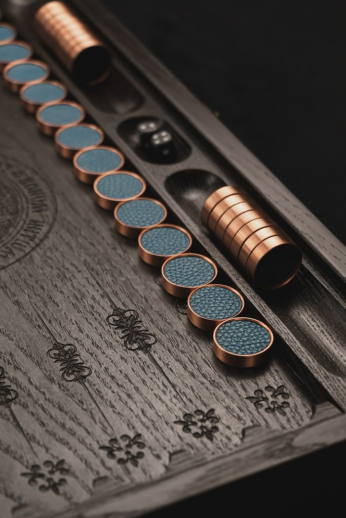 Премиальный подарок мужчине! Шахматы и нарды с именной гравировкой из массива дерева, меди и ... - 4