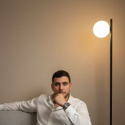 Ali, 20, 
