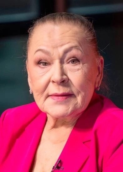 Раиса Рязанова рассказала, что Петр Чернышев каждый день навещает могилу Анастасии Заворотнюк. ...