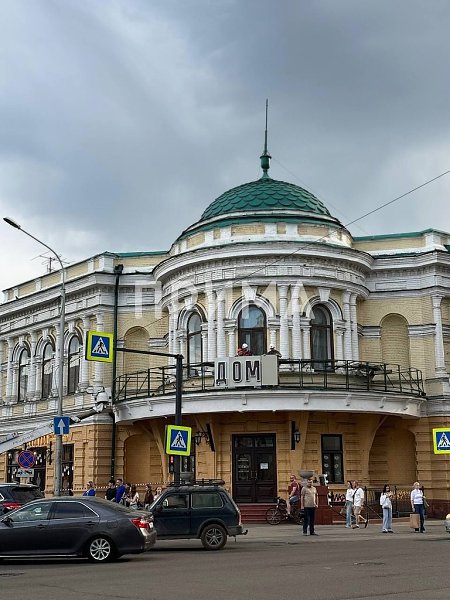 На месте «Детского мира» в центре начали монтировать новую вывеску. На здании у театра оперы, где ... - 2