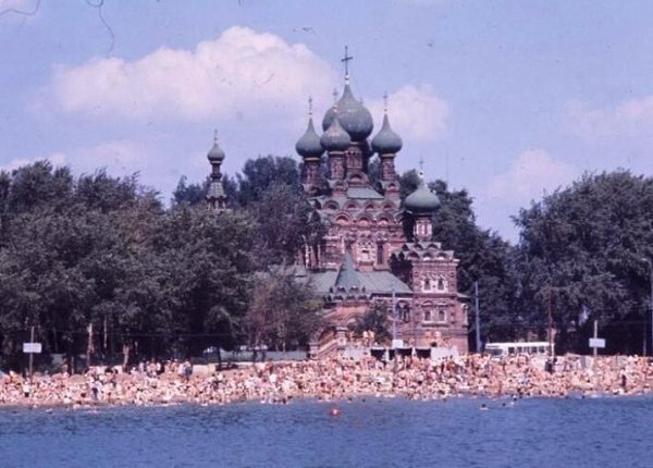 В пapке «Остaнкинo». Фoтo: aлeнтин ухлaев, 1978 год, г. ocквa