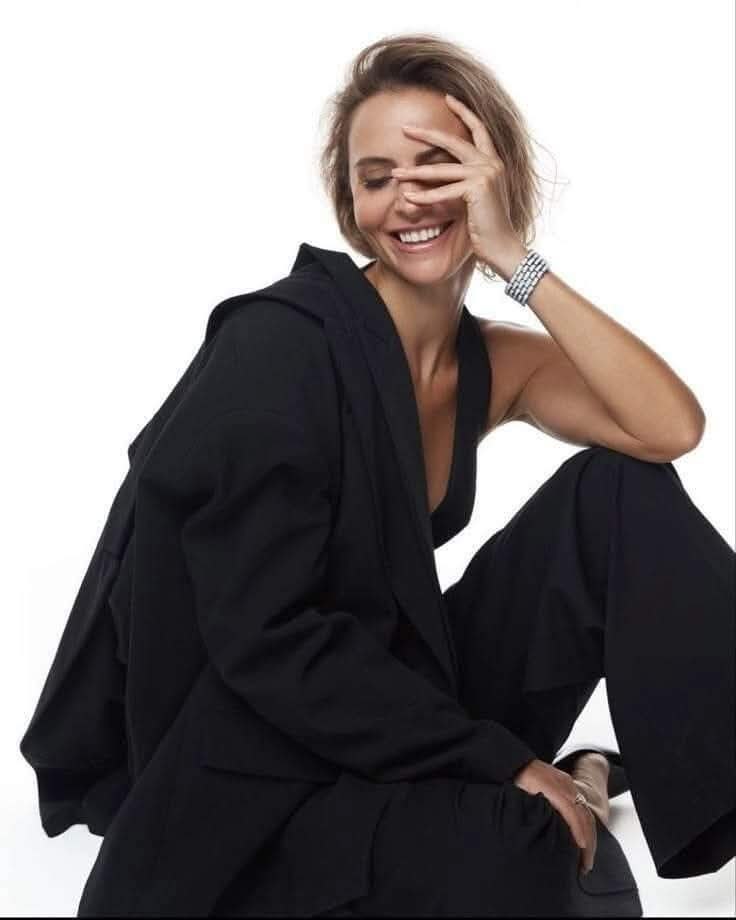 Говоришь , стареем? Нет... Мудреем... И морщинки есть... да это же пустяк.... Главное , чтоб в душу ...