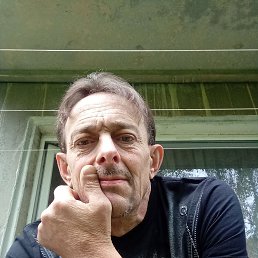 Ihor, 54, 