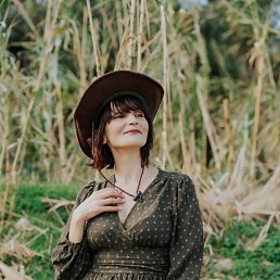 Elena, 50, 