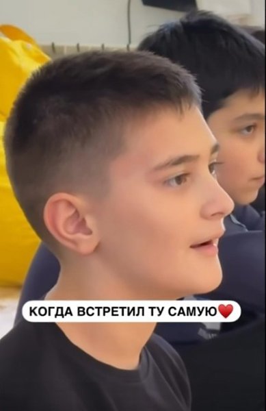 Очень умиляет реакция мальчика на танец подруги. Такой искренний, полный восхищения взгляд ! - 2