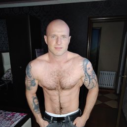 Evgeny, 32, 
